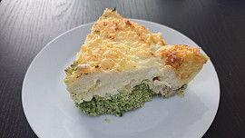 Slaný špenátový koláč s bešamelem