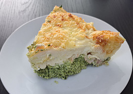 Slaný špenátový koláč s bešamelem