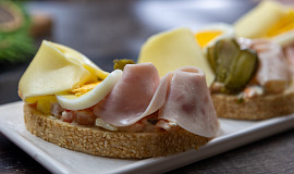 Šunkové chlebíčky podle Mirky van Gils Slavíkové