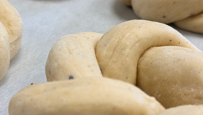 Velikonoční calty s yuzu sirupem podle Aleny z Peče celá země