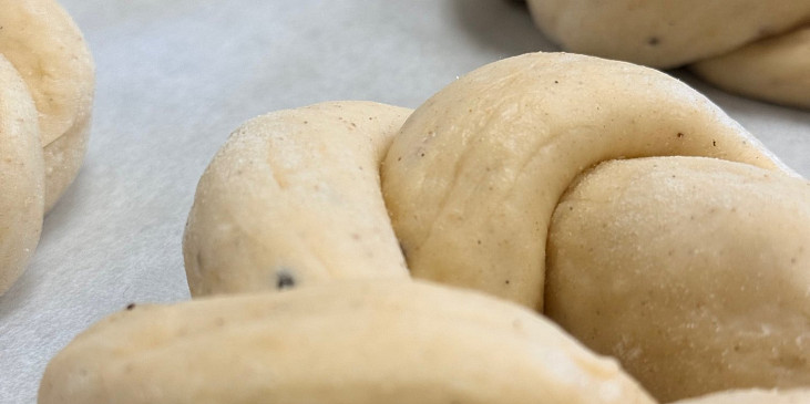 Velikonoční calty s yuzu sirupem podle Aleny z Peče celá země