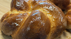 Velikonoční calty s yuzu sirupem podle Aleny z Peče celá země