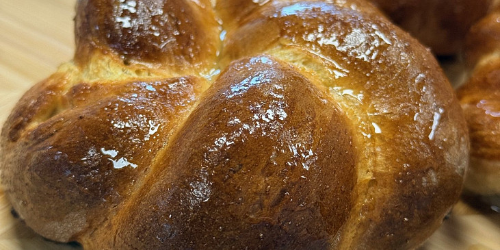 Velikonoční calty s yuzu sirupem podle Aleny z Peče celá země