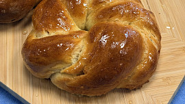 Velikonoční calty s yuzu sirupem podle Aleny z Peče celá země