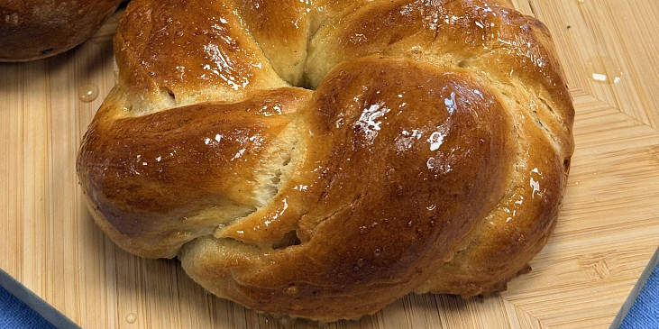 Velikonoční calty s yuzu sirupem podle Aleny z Peče celá země