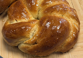 Velikonoční calty s yuzu sirupem podle Aleny z Peče celá země