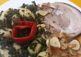 Vepřové koleno pečené na česneku z pomalého hrnce