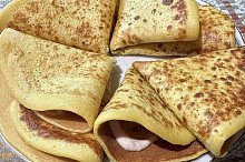 Cizrnové palačinky, jdou použít naslano i nasladko.