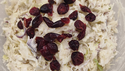 Jednoduchý zelný salát se smetanou