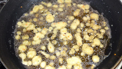 Kuřecí polévka s domácím "smaženým hráškem"