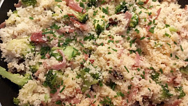 Kuskus se šunkou, brokolicí a květákem