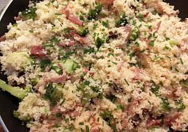 Kuskus se šunkou, brokolicí a květákem