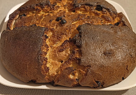 Mazanec (Můj se trošku roztekl, trouba je starší, pečeno na nižší teplotu, i tak moc tmavl. Mám potíže s dorty, musím zakrýt alobalem. Tady to také nevyšlo.... Moc se rozpil do stran, asi moc mléka, nevím. D.)