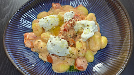 Rychlé krémové gnocchi s rajčaty z jedné pánve