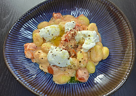 Rychlé krémové gnocchi s rajčaty z jedné pánve