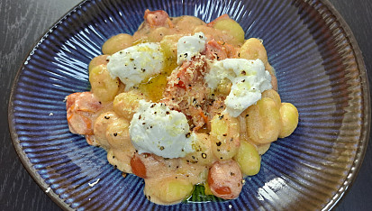 Rychlé krémové gnocchi s rajčaty z jedné pánve