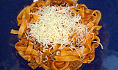 Tagliatelle s mletým hovězím a rajčatovou omáčkou