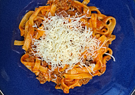 Tagliatelle s mletým hovězím a rajčatovou omáčkou