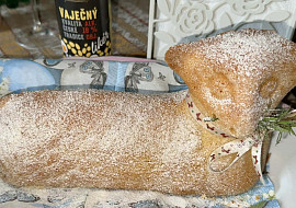 Velikonoční beránek s vaječným koňakem