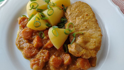 Vepřové karé na mrkvi v papiňáku