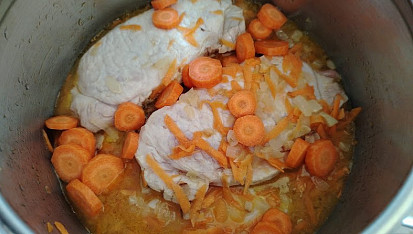 Vepřové karé na mrkvi v papiňáku