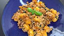Gnocchi s mletým masem a špenátem