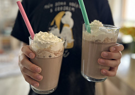 Horká čokoláda se šlehačkou (Zvládnou i děti:))