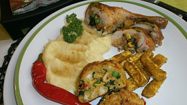 Kuřecí stehno zpola vykostěné a plněné nádivkou