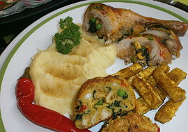 Kuřecí stehno zpola vykostěné a plněné nádivkou