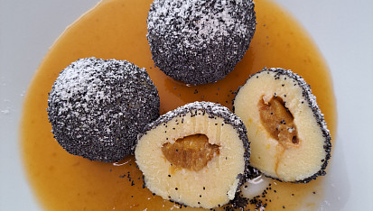 Meruňkové tvarohové knedlíky s mákem