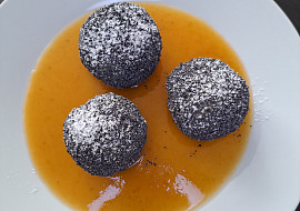 Meruňkové tvarohové knedlíky s mákem