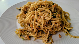 Smažené nudle (podle Vietnamce)