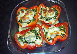 Zapečené papriky se špenátem a sýrem