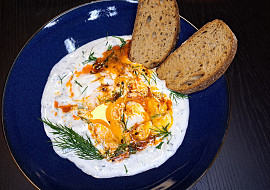 Çılbır (turecké vejce s jogurtem)