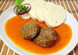 Hovězí karbanátky v rajské omáčce