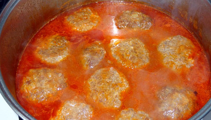 Hovězí karbanátky v rajské omáčce