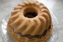 Jednoduchá dvoubarevná bábovka