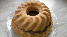 Jednoduchá dvoubarevná bábovka