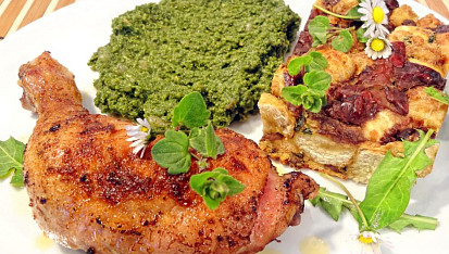 Kuře s nádivkou a kopřivovým špenátem