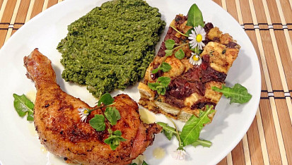 Kuře s nádivkou a kopřivovým špenátem