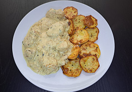 Kuře se smetanovou omáčkou a pečenými brambory