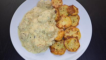 Kuře se smetanovou omáčkou a pečenými brambory