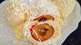 Kynuté knedlíky s ovocem