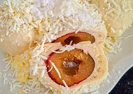 Kynuté knedlíky s ovocem