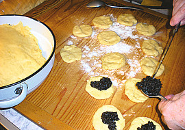 Makové buchty v řepném sirobu