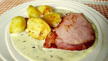 Uzené maso s pažitkovou omáčkou