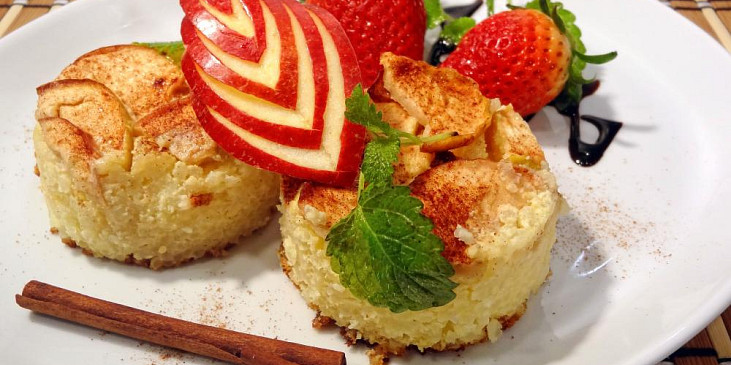 Vláčný rýžový nákyp s jablky