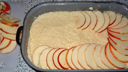 Vláčný rýžový nákyp s jablky