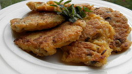 Zelné placky se škvarky