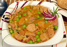 Kroupová polévka s hráškem a vepřovým masem